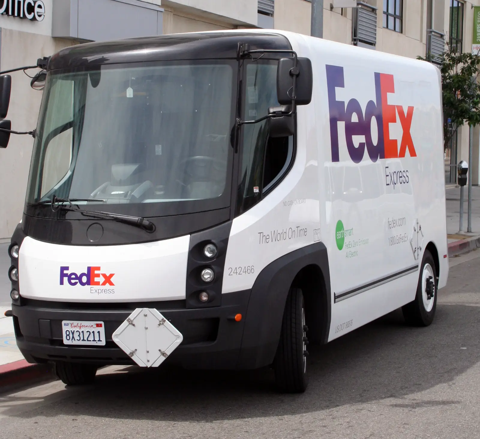 FedEx Scales Dexterity Trailer Loading Robots at Hagerstown Hub